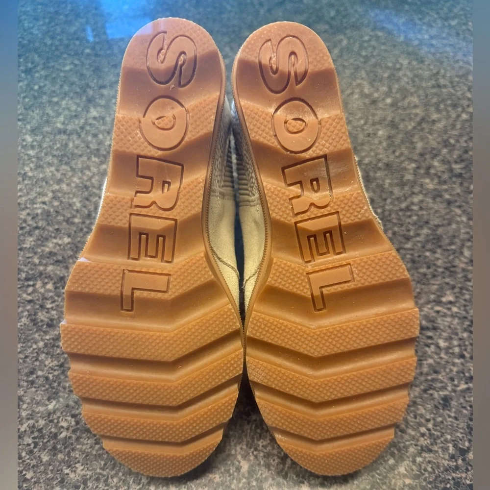 “SOREL” Joan of Arctic Wedge II Chelsea Boots